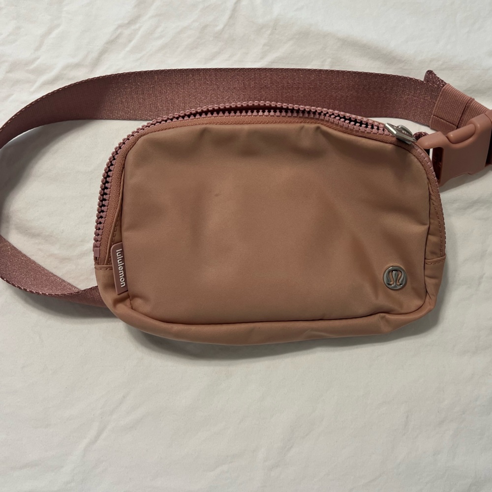 Lululemon belt bag in pink